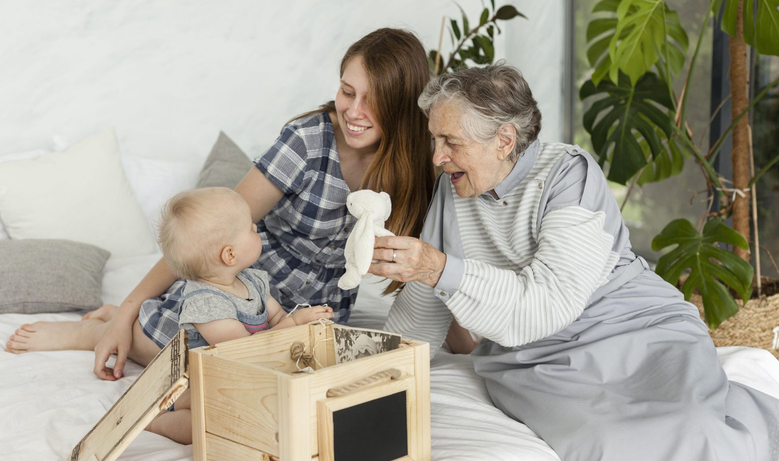 Бабушки и дедушки в жизни ребенка: как выстроить границы
