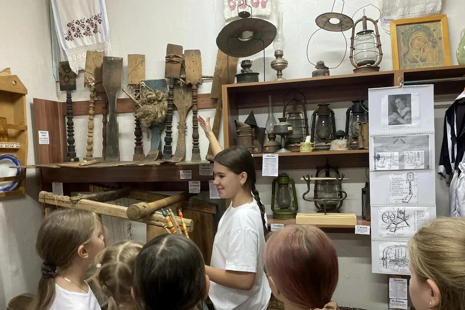 Семейные тайны в школьных музеях: от узоров старой прялки до легенд советской разведки